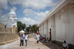 Aux alentours de la stupa